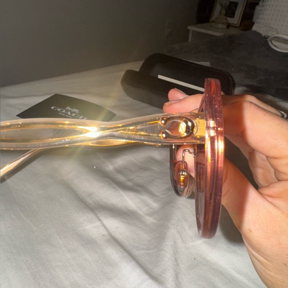 COACH C7995 TRANSPARENT BLUSH SUNGLASSES AND CASE - Picture 5 of 7